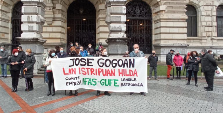 Lan heriotzak salatu dituzte, Derioko Errekalde zentroan hildako sukaldaria gogoan