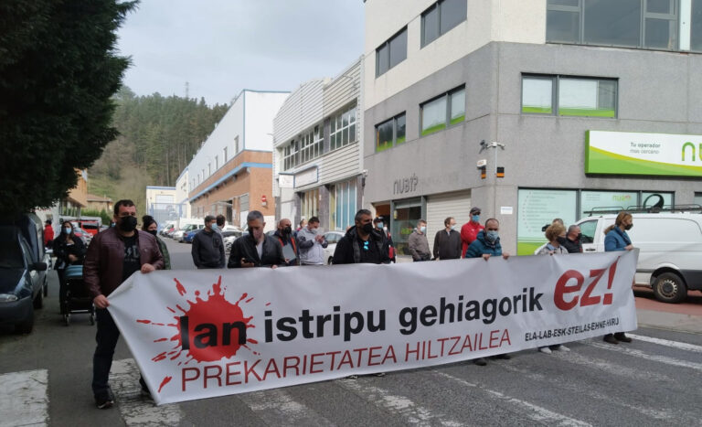 Nos hemos concentrado en Ugao para denunciar la séptima muerte laboral de 2021