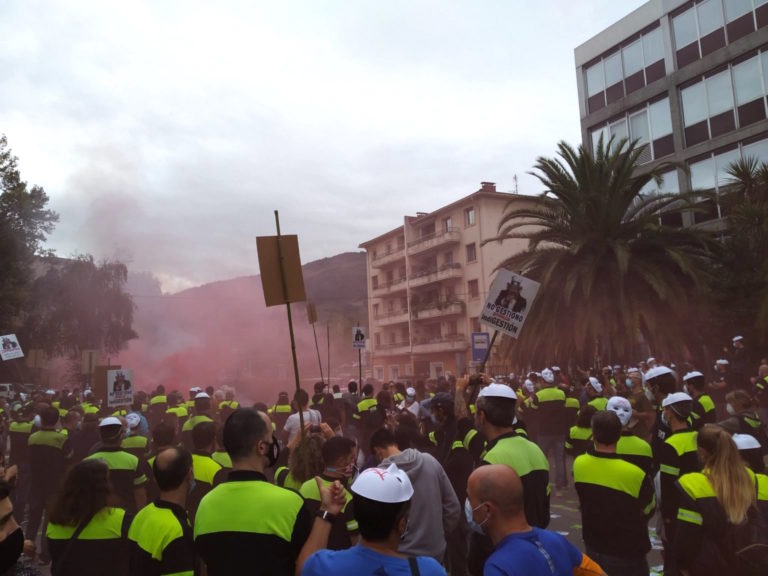 Apoyaremos e impulsaremos la lucha de las y los trabajadores de Tubacex en defensa del empleo