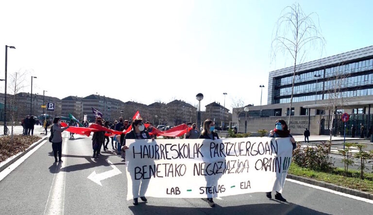 Amplio apoyo social a la huelga convocada en el Consorcio Haurreskolak y a su servicio educativo ante el mutismo del Gobierno de Gasteiz