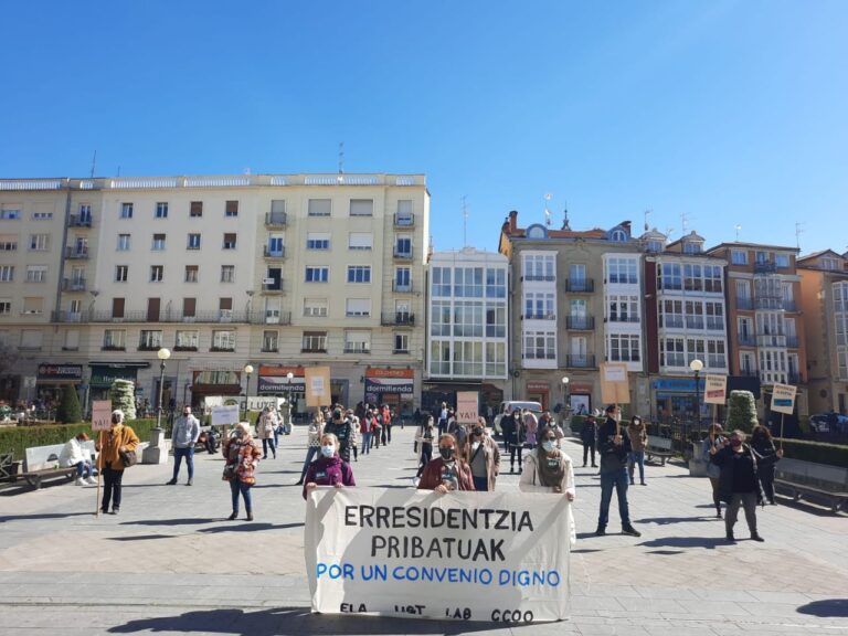 Las trabajadoras de las residencias de mayores de Araba vuelven a movilizarse en defensa de un convenio propio y digno para el sector
