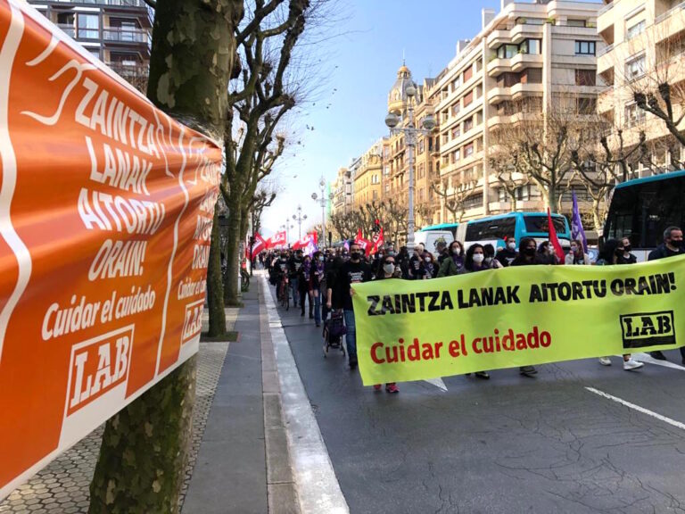 Garbiñe Aranburu: «Urge menos propaganda y más hechos para ir avanzando hacia un sistema público comunitario de cuidados»