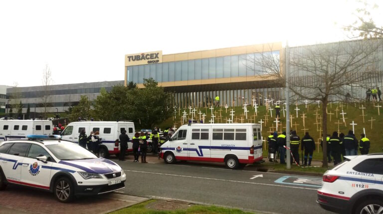 Denunciamos las actuaciones desproporcionadas de la Ertzaintza en el conflicto de Tubacex