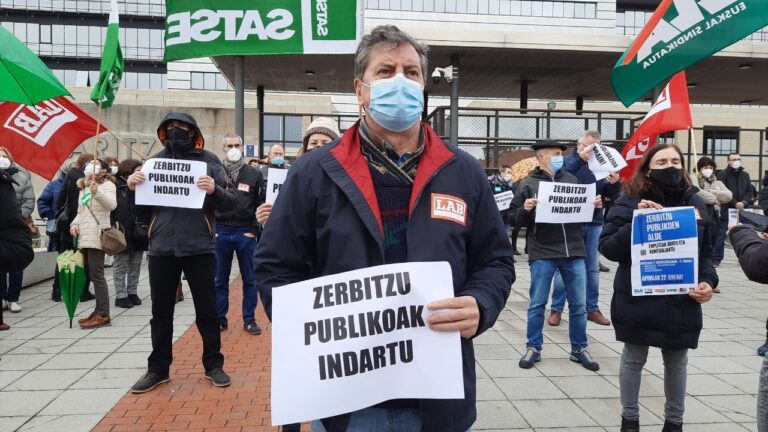 Nos hemos movilizado en defensa del empleo público, con la vista puesta en la huelga convocada para el 22 de abril