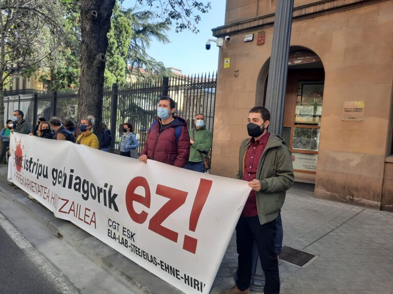 Nos hemos movilizado en Iruñea para denunciar el accidente laboral mortal del transportista fallecido en Zuasti