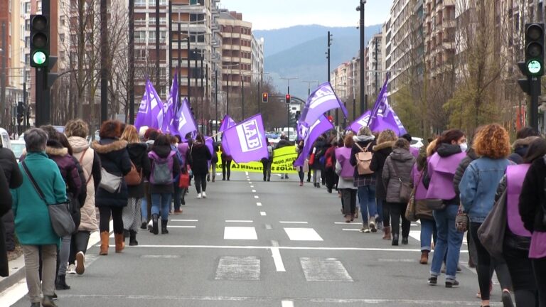 Garbiñe Aranburu: «No todo se decide en Madrid; existen competencias para dar pasos en la dirección de un sistema público de cuidados y para que los cuidados dejen de ser un negocio»