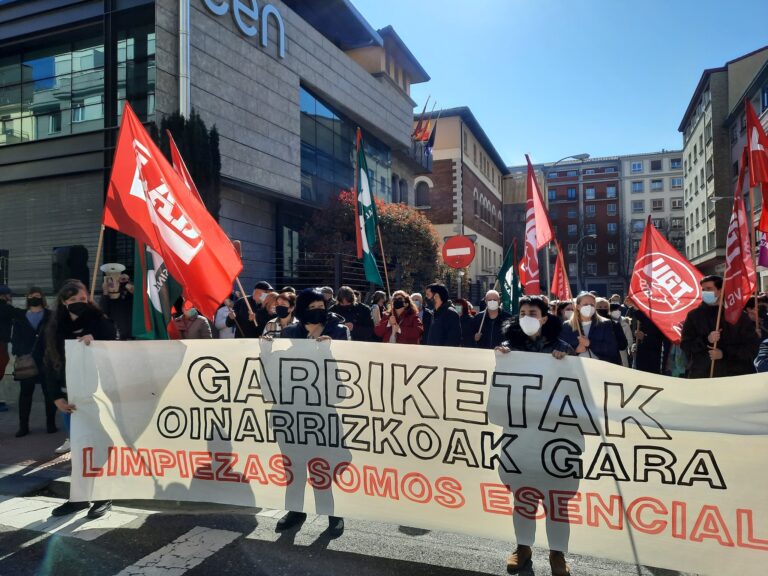 Las trabajadoras del sector de Limpiezas de Nafarroa han reivindicado un convenio digno ante la patronal