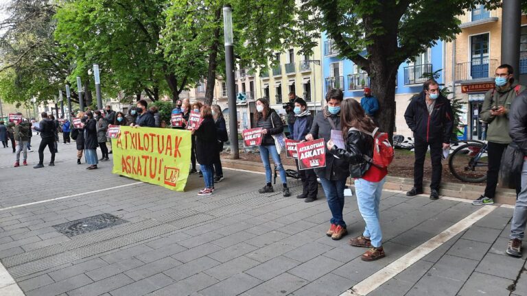 Atxiloketak demokrazia batean ez gaudenaren seinale direla adierazi du Imanol Karrerak