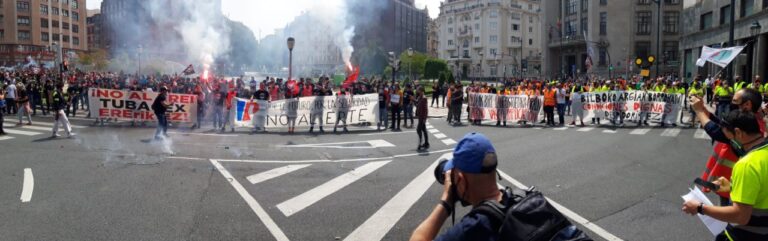 El clamor contra los despidos y la precarización toma las calles de Bilbao