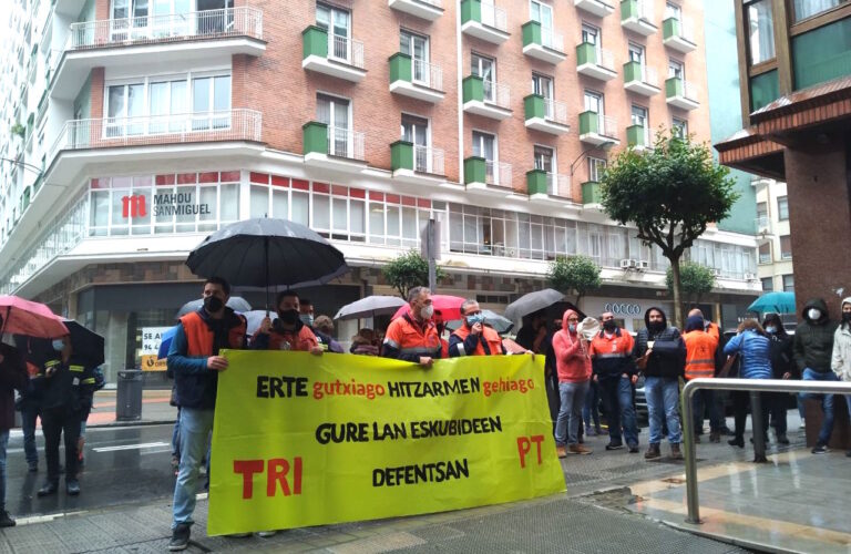 Trabajadoras y trabajadores de Tubos Reunidos y Productos Tubulares se movilizan en Bilbo en defensa del empleo y de su futuro