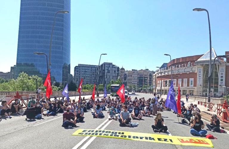 Hemos reivindicado en el puente de Deustu que se reconozca, se dignifique y se proteja el trabajo en los sectores feminizados