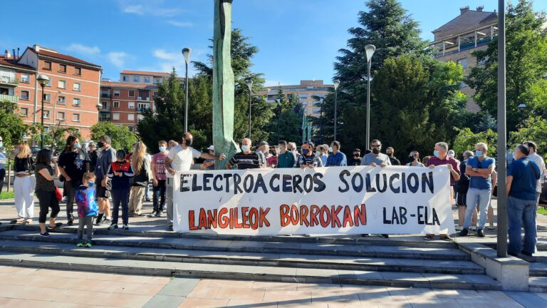 Los huelguistas de Electroaceros piden al Gobierno de Navarra que intervenga para proteger el futuro de los 37 trabajadores