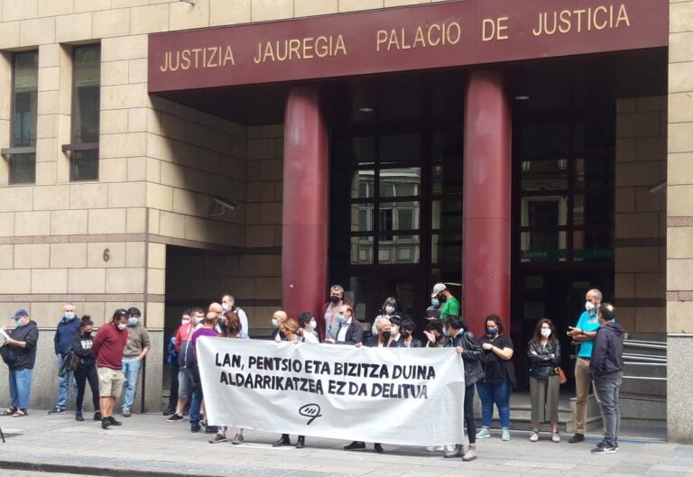 Lan, pentsio eta bizitza duina aldarrikatzea delitua ez dela adierazteko mobilizatu gara