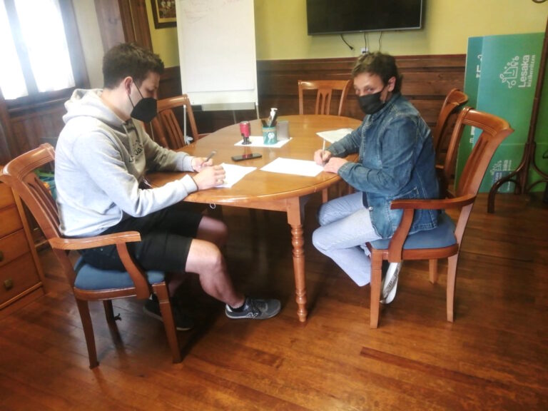 Hemos logrado un gran acuerdo para renovar el convenio en la residencia de mayores Andra Mari de Lesaka #LortuDugu