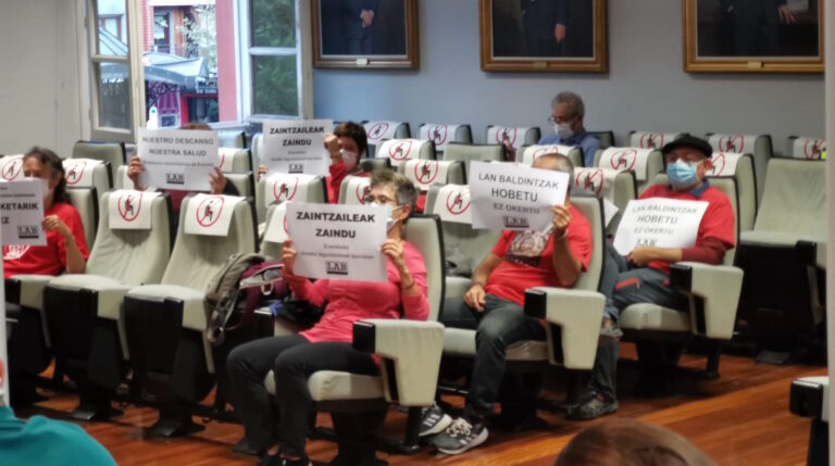 Nuestras delegadas del ayuntamiento de Erandio han llevado a Pleno la reivindicación de las trabajadoras del Servicio Municipal de Ayuda a Domicilio
