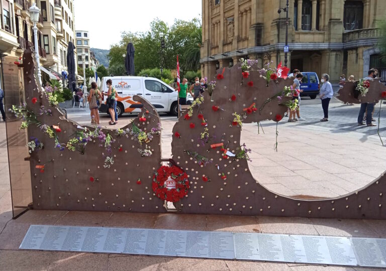 Hemos recordado en Donostia a las y los ciudadanos que lucharon en defensa de las libertades