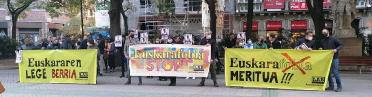 Dos años vulnerando los derechos lingüísticos