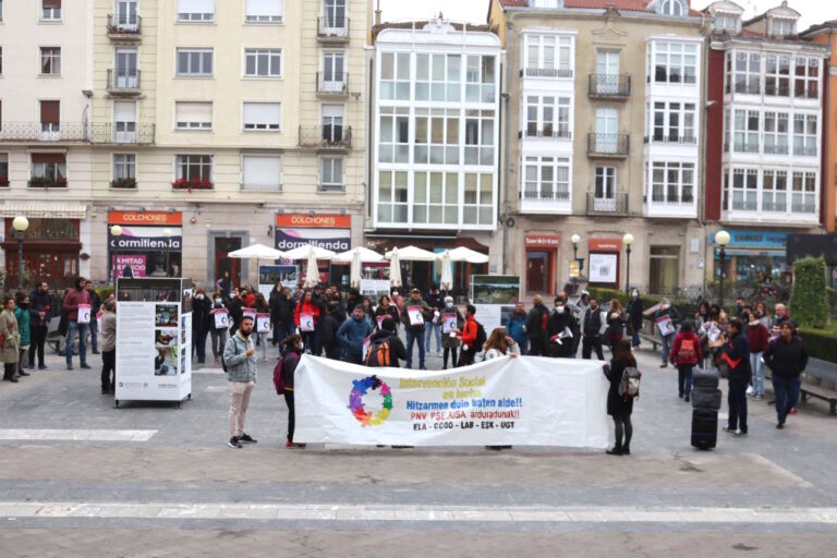 Las y los trabajadores de Intervención Social de Araba piden que se reconozca su trabajo y que ese reconocimiento tenga reflejo en un convenio digno