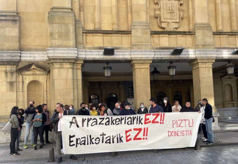 Nos concentraremos el miércoles ante los juzgados de Donostia en apoyo a nuestro compañero Joseba Alvarez y al vendedor ambulante Moussa