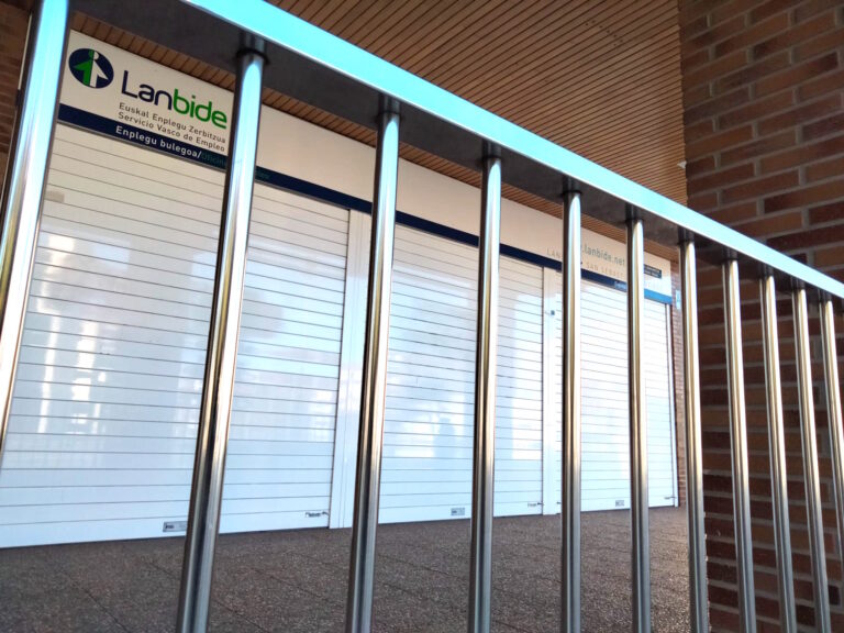 El dato del paro no puede analizarse de un modo aislado: uno de cada dos trabajadoras y trabajadores vive en situación de precariedad