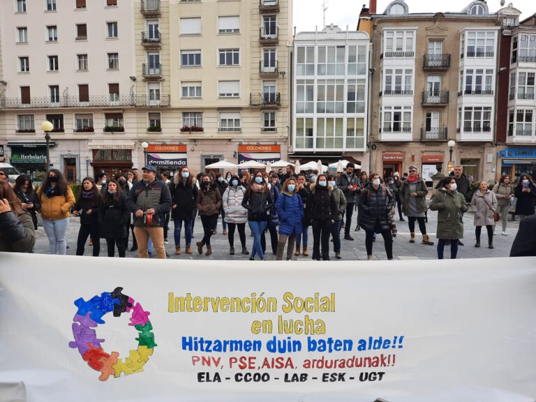 Gracias a la movilización, nos han propuesto reactivar la mesa negociadora de Intervención Social de Araba
