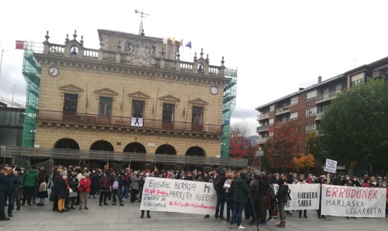 Llamamos a participar en la movilización convocada para hoy en el puente de Santiago contra las políticas migratorias racistas