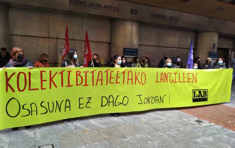 Nos hemos movilizado ante el Gobierno Vasco para reclamar medidas para la mejora de las condiciones laborales de las trabajadoras de colectividades
