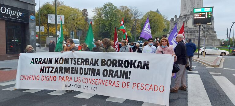 Nos hemos movilizado en Bilbo ante los nulos avances en la mesa de negociación del sector de Conservas de Bizkaia