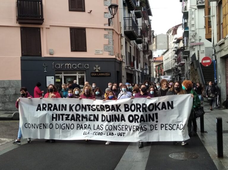 Hemos firmado un preacuerdo en el convenio de conserveras y salazones de pescado de Bizkaia que garantiza un salario mínimo de 1.200 euros en el sector #LortuDugu