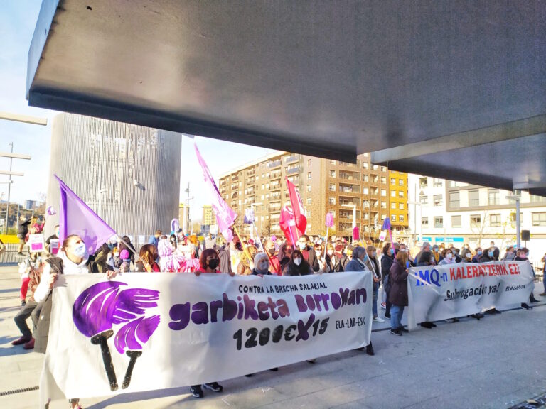 Las trabajadoras de limpieza de edificios y locales de Bizkaia expresan su apoyo a las 84 despedidas por IMQ