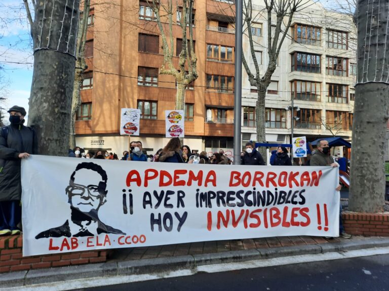 «Ayer imprescindibles, hoy invisibles»