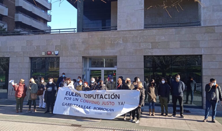 Las trabajadoras subcontratadas de limpieza de la Diputación de Gipuzkoa inician movilizaciones