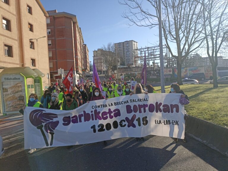Las trabajadoras de limpieza de edificios y locales de Bizkaia vuelven a salir a la calle