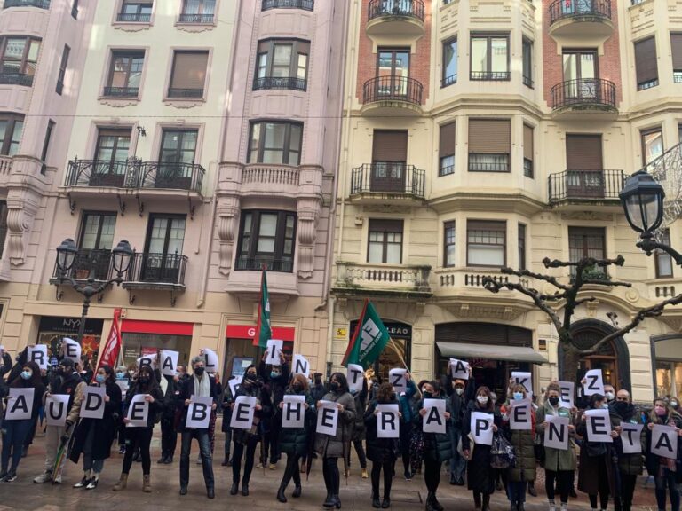 Trabajadoras de comercio Bizkaia se movilizan en Bilbo para reivindicar que sus condiciones laborales no están de rebajas