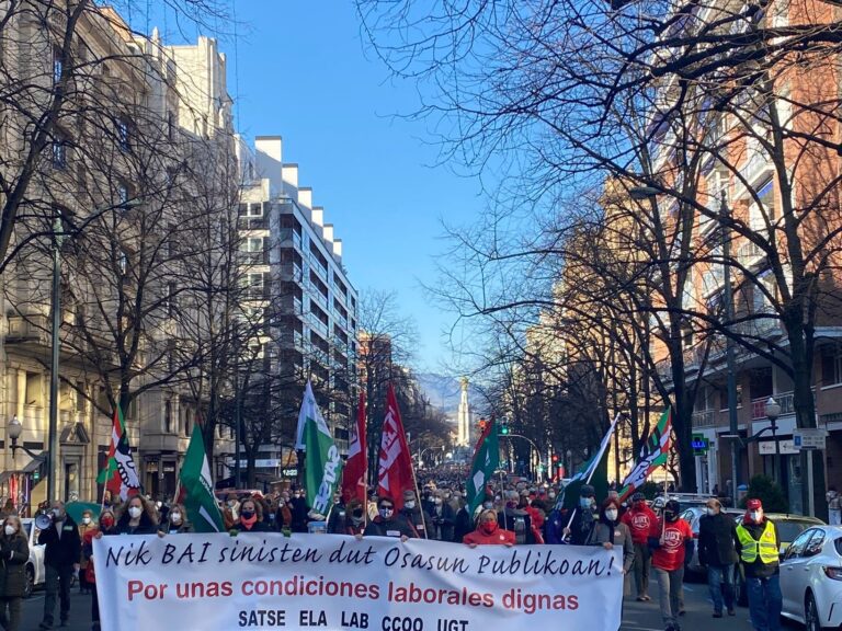 Osasun sistema publikoa indartzeko neurriak eskatzen dizkiogu Jaurlaritzari, ez COVID ziurtagiria ezartzea eta luzatzea