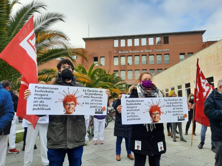 Hemos realizado concentraciones en Nafarroa para denunciar que la gestión de la pandemia está llevando al límite a los servicios públicos