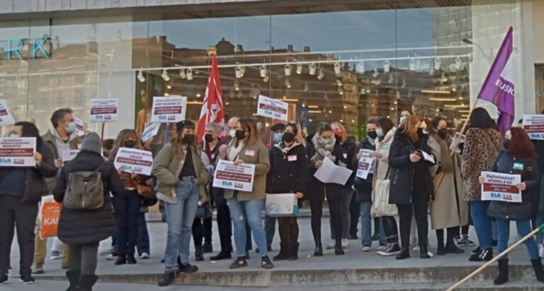 Las trabajadoras de comercio textil, piel y calzado se movilizan en Bilbo