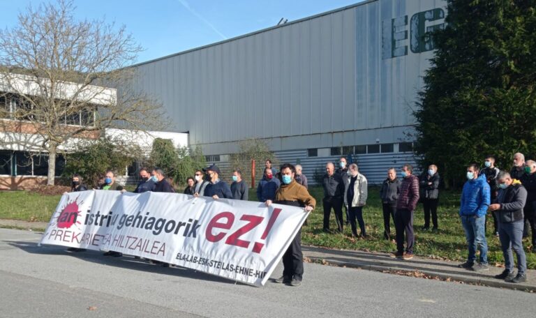 En el plazo de un mes han muerto tres trabajadores debido a caídas desde altura
