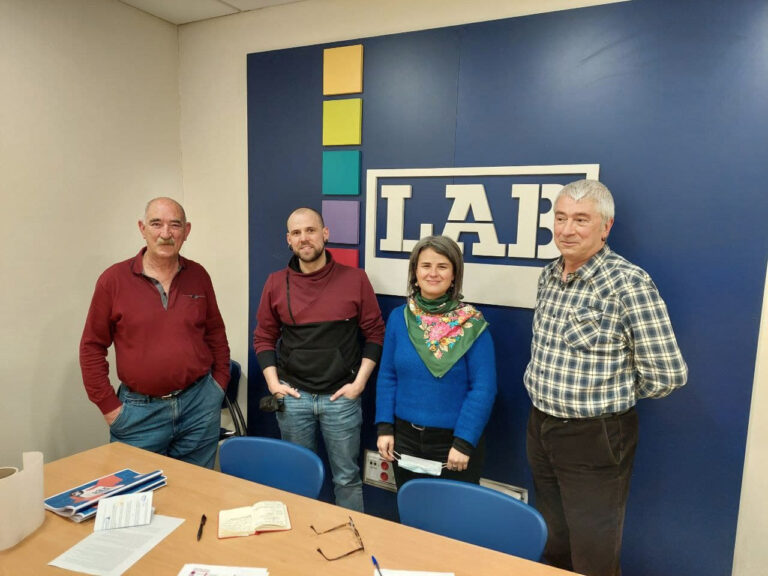 Nos hemos reunido con integrantes de Comisión Promotora de la ILP por una Renta Básica Incondicional y han solicitado que el Parlamento Vasco la admita a trámite