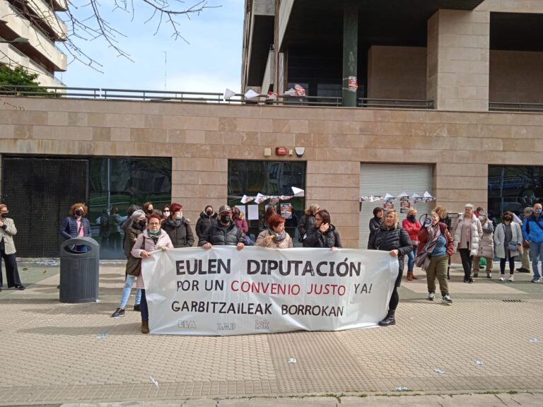 Gipuzkoako Aldundiko garbitzaile azpikontratatuek mobilizazioekin jarraitzen dute
