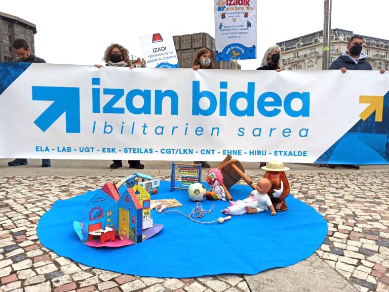 Hemos reivindicado en Bilbo los derechos y el bienestar de la niña Izadi, cuya madre y padre se encuetran en prisión