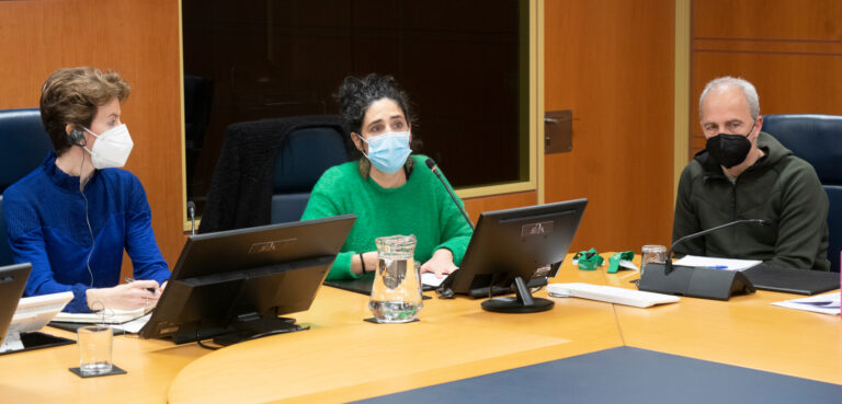 Hemos presentado el proyecto de ley de Código Laboral y Seguridad Social de Euskal Herria en el Parlamento de Gasteiz, con el reparto del empleo, de los cuidados y de la riqueza como ejes