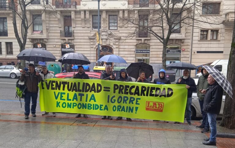 Hemos denunciado la precariedad que supone la temporalidad en la planta del grupo Velatia en Igorre