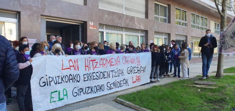 Las trabajadoras de las residencias de mayores de Gipuzkoa y Nafarroa secundan una nueva jornada de huelga en defensa de un convenio digno