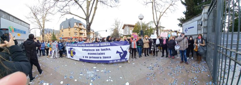 Las trabajadoras de limpieza subcontratadas por Osakidetza continúan con las huelgas
