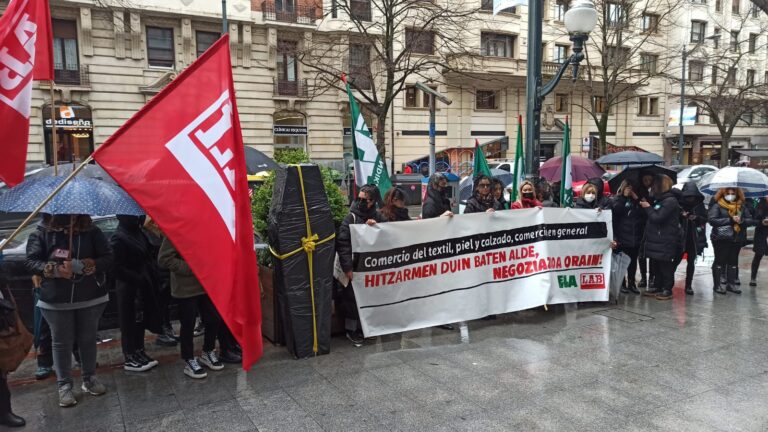 Las trabajadoras del sector de comercio de Bizkaia irán a la huelga en abril ante el bloqueo de la negociación del convenio