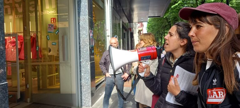Trabajadoras del comercio de Bizkaia han realizado una jornada de huelga y movilización en defensa de un convenio digno