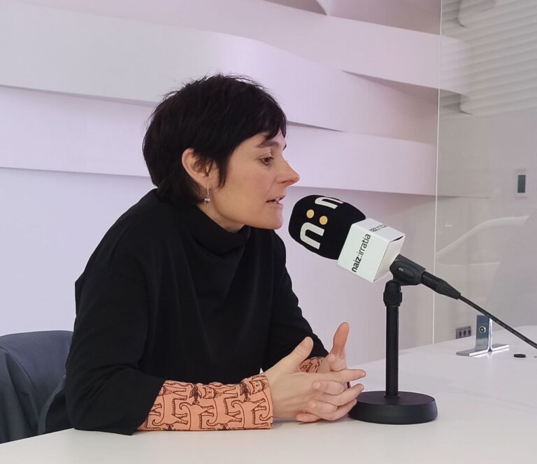 Garbiñe Aranburuk adierazi du onartezina dela langileoi behin eta berriz eskatzea gerrikoa estutzea