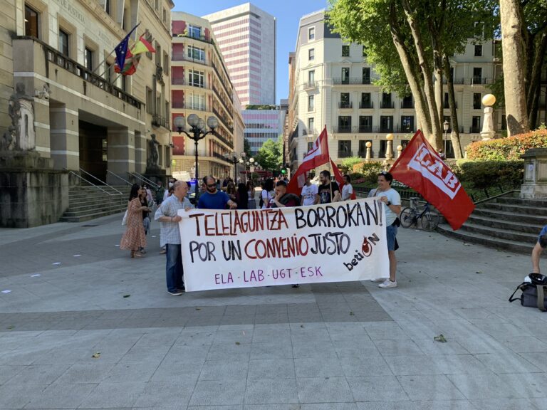 Las y los trabajadores del servicio de teleasistencia betiON del Gobierno Vasco dan un nuevo impulso a su lucha