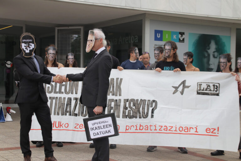 «Dejar los datos del alumnado en manos de una multinacional es una decisión muy grave»